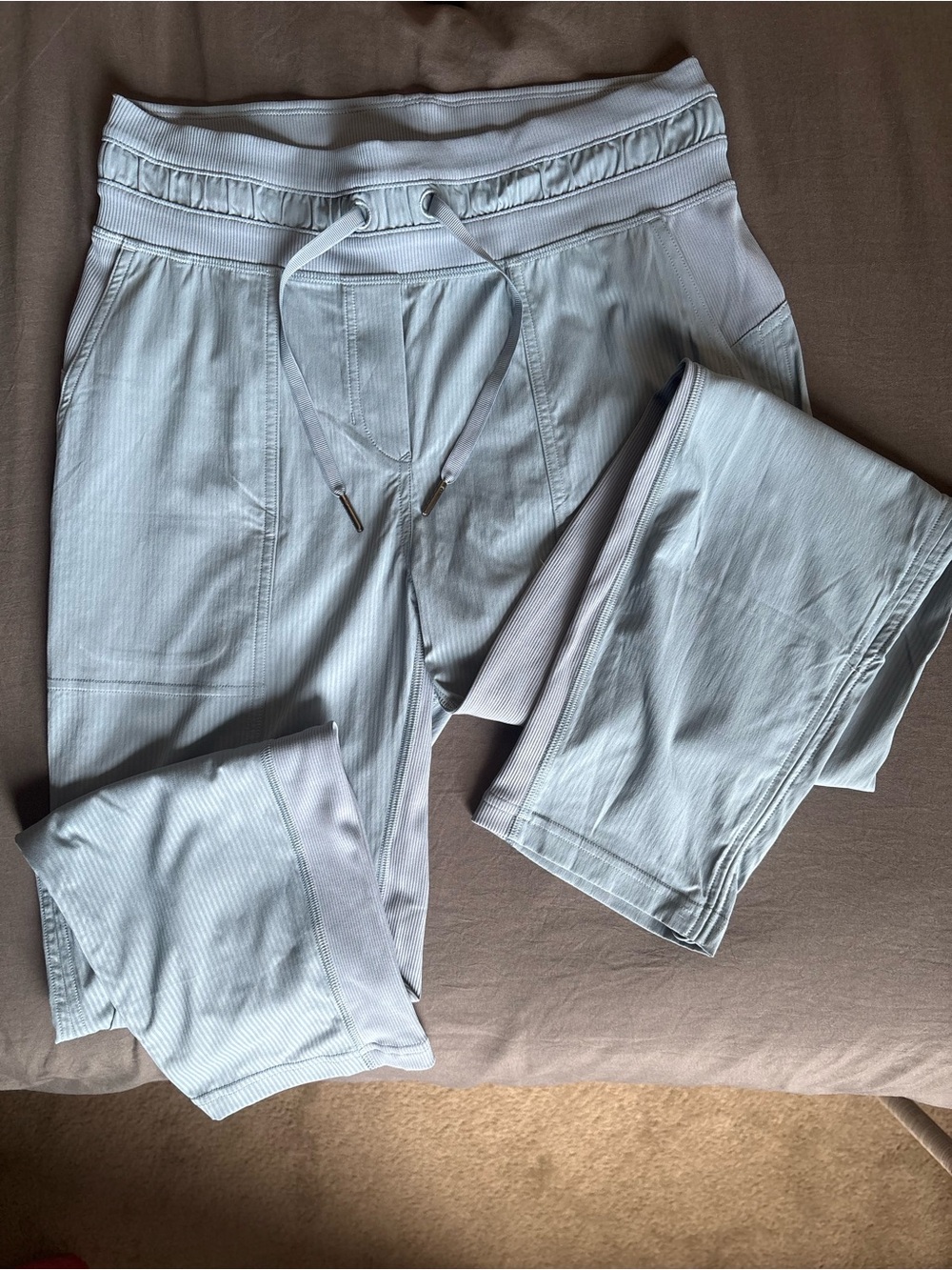 Sz 4 Lululemon Dance Studio straight leg